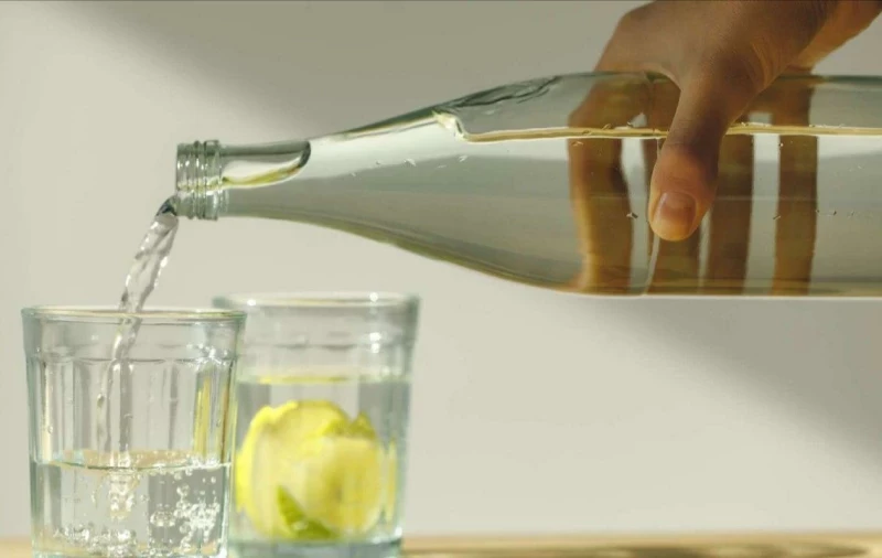 11 سبباً سيجعلكم تشربون الماء مع الليمون كل يوماً في