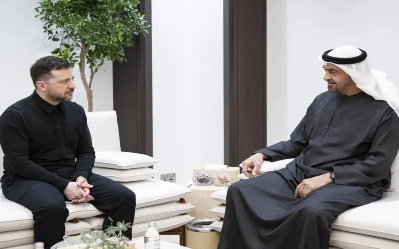 زيلينسكي يبرم اتفاقيات تعاون دفاعي مع الإمارات وقطر خلال جولة خليجية جديدة