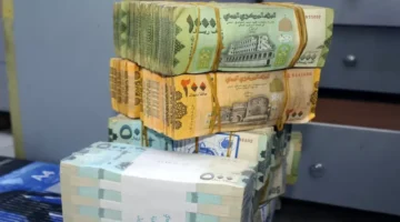 فجوة قياسية في أسعار صرف الريال اليمني بين عدن وصنعاء تعمق الكارثة