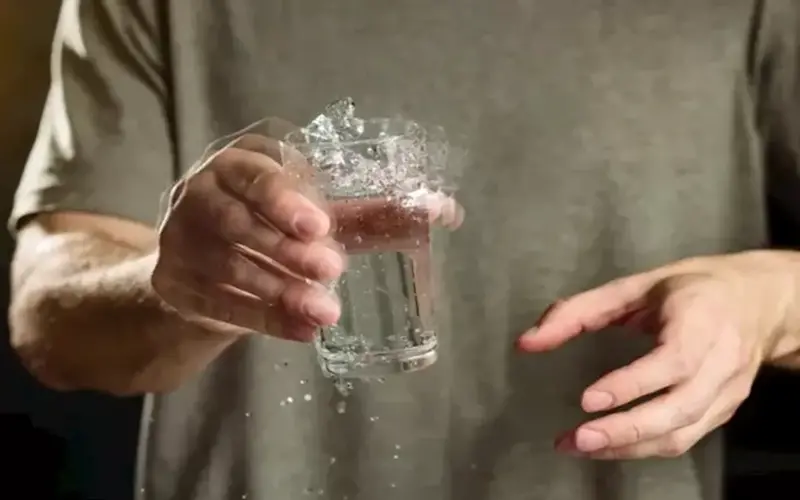 5% مصابون قبل سن الـ45.. أسباب وعلاج مرض الشلل الرعاش