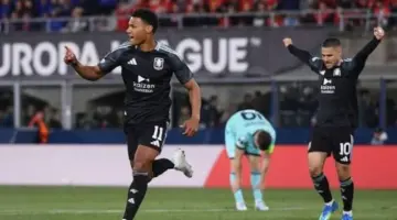 أستون فيلا يتغلب على بولونيا بثلاثية خارج الديار في الدوري الأوروبي