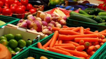 أسعار الخضار والفاكهة في سوق العبور اليوم الأربعاء.. ارتفاع الطماطم