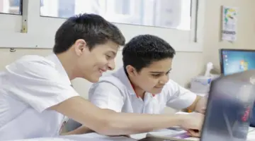 استبيان يحدد “الحضور” أو “عن بعد” في مدارس دبي