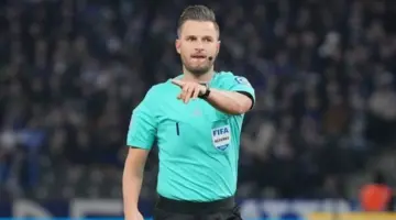 اشتهر بالبطاقات الحمراء .. من يكون الألماني دانيال شلاجر حكم قمة الأهلي وبيراميدز ؟