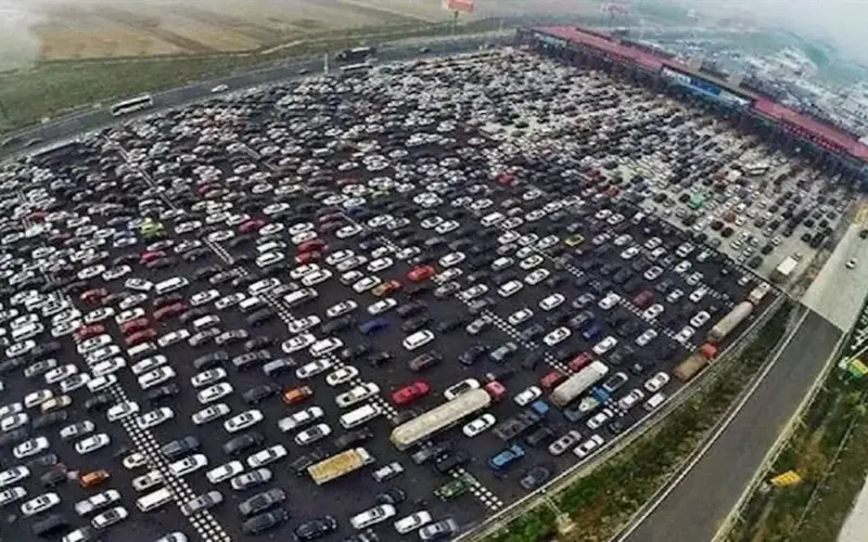 الصين تنقل ظاهرة “المد والجزر” إلى شوارعها لإنهاء الأزمات المرورية.. فيديو