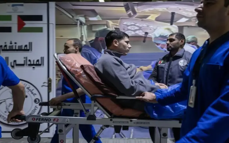 المستشفى الإماراتي العائم يستقبل مصابين جدداً من غزة (فيديو)