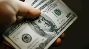 بين الصمود والتآكل.. هل تهز حرب إيران هيمنة الدولار؟