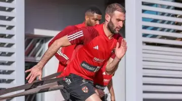 تطورات جديدة.. أحمد حسن يوضح موقف عمر كمال من العودة للأهلي