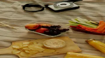 تناول «السناك» بانتظام يقلل أعراض القولون العصبي