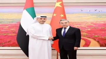 خلدون المبارك ووزير الخارجية الصيني يناقشان العلاقات الثنائية