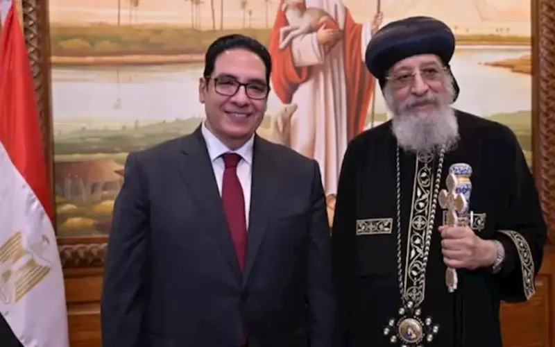 رئيس جامعة القاهرة للبابا تواضروس: مصر مثال فريد في التلاحم الوطني