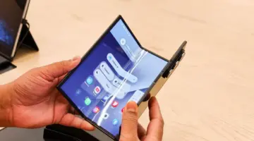 سامسونج تعيد طرح هاتف Galaxy Z TriFold القابل للطي بشكل غير متوقع.