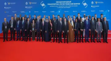 سهيل المزروعي يؤكد أهمية تعزيز مرونة سلاسل الإمداد وتنويع مساراتها