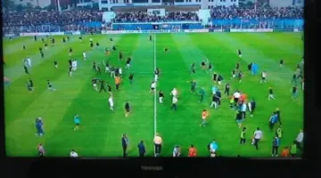 شغب الجماهير يؤخر انطلاق مباراة أولمبيك آسفي المغربي واتحاد العاصمة الجزائري في الكونفدرالية