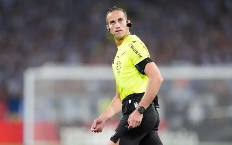 صافرة إسبانية تقود إيقاع القمة.. روخاس يدير مواجهة الحسم بين الأهلي والزمالك.. من هو الحكم الإسباني وأبرز أرقامه؟