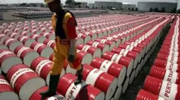 صعود أسعار النفط قرب 4% مع تصاعد مخاوف الإمدادات.. وبرنت يتخطى 98 دولارًا