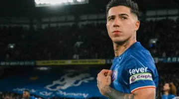 غموض مستقبل إنزو فرنانديز يثير القلق في تشيلسي.. ومدريد تلوح بالأفق
