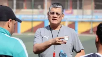 لا يوجد معيار ثابت.. أبو المعاطي زكي ينتقد أوسكار رويز بسبب الأخطاء التحكيمية