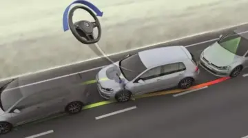 لتعزيز معدل الأمان.. تعرف على مزايا مساعدة الحفاظ على المسار بالسيارة