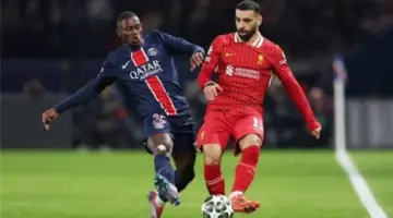 لقطة لافتة.. لاعب باريس سان جيرمان يطلب قميص محمد صلاح عقب مواجهة ليفربول