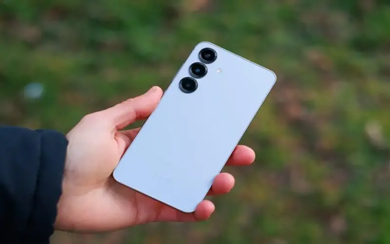 لماذا يُعد هاتف Galaxy S25 لعام 2026 أكثر أهمية من أي وقت مضى؟