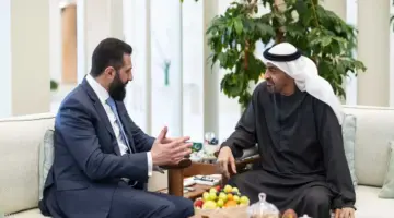 محمد بن زايد وأحمد الشرع يناقشان العلاقات بين البلدين