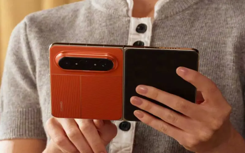 هواوي تنفرد بطرح أول هاتف “عريض” قابل للطي