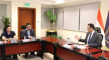 وزير الاتصالات يبحث مع شركة هونر خططها المستقبلية لتصنيع الهواتف بمصر