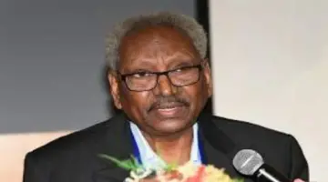 يوسف عايدابي يوثق للمسرح السوداني