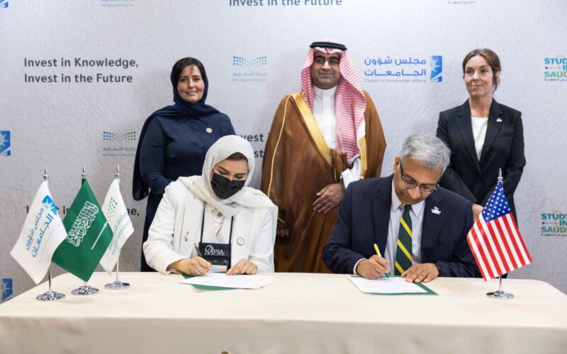 الجامعة السعودية الإلكترونية توقع شراكة استراتيجية مع جامعة جورج ميسون الأمريكية