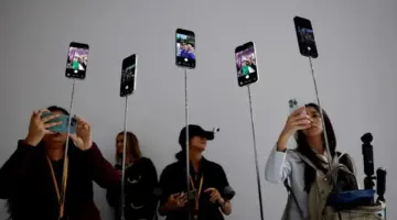 أبل” تخطط لإضافة كاميرا قابلة للتخصيص مع تجديد سيري في “iOS 27