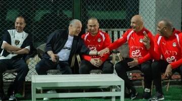 أجواء مرحة فى معسكر منتخب مصر.. «وصلة هزار» تجمع أبو ريدة وحسام حسن