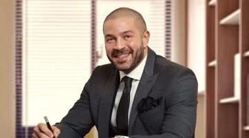 أحمد دياب: الدرع سيتحرك بطائرة خاصة لتسليمه للبطل فى الملعب
