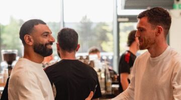 أرني سلوت: جماهير أنفيلد صنعت ليلة خاصة لصلاح وروبرتسون
                                                
                                                
                                                    25/05/2026 01:24 م
                                                
                                                
                                                    تحدث الهولندي أرني سلوت، المدير الفني لليفربول، عن الأجواء العاطفية التي صاحبت وداع محمد صلاح وأندرو روبرتسون