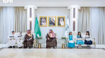 أمير الجوف يستقبل مدير التعليم ويكرّم الطلبة الفائزين بمراكز متقدمة على مستوى المملكة