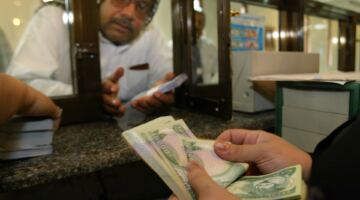 ارتفاع سعر صرف الدينار العراقي مقابل الدولار نهاية الأسبوع | اقتصاد