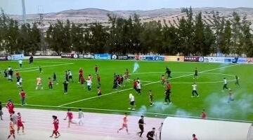 اشتباكات وإطلاق نار بسبب ركلة جزاء في الدوري الليبي (فيديو)