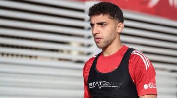 الأهلي يجهز أضخم عرض لتجديد عقد كوكا
                                                
                                                
                                                    18/05/2026 01:50 ص
                                                
                                                
                                                    كشف الإعلامي محمد طارق أضا، عن تطورات جديدة في ملف أحمد نبيل كوكا، لاعب وسط الأهلي، مؤكدًا أن إدارة القلعة الحمراء تستعد لحسم موقف اللاعب النهائي عقب مواجهة المصري البورسعيدي في ختام منافسات الدوري ال