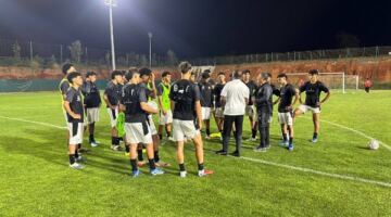 الإصابة تهدد نجم المنتخب المصري من التواجد في كأس العالم                                                                                                                                                    26/05/2026 05:21 م                                                                                                                                                    كشف الناقد الرياضي أحمد عبد الباسط عبر صفحته على موقع التواصل الاجتماعي “فيسبوك”، أن المدير الفني لمنتخب مصر حسام حسن ينوي السفر إلى بطولة كأس العالم بقائمة تضم 26 لاعبًا، مع وجود اتجاه لاستبعاد لاعب