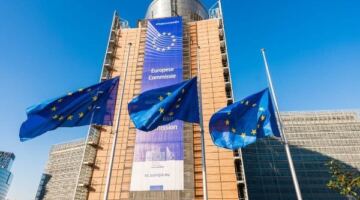 المفوضية الأوروبية تخفض توقعات النمو وترفع تقديرات التضخم بسبب الحرب في إيران