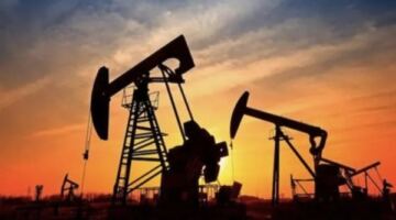 النفط يتراجع بعد 3 جلسات صعود والذهب يستقر وسط ترقب قمة ترامب وشي وتوترات الشرق الأوسط