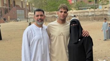بالجلباب الأبيض .. محمد السيد يحتفل بعيد الأضحى وسط عائلته
                                                
                                                
                                                    27/05/2026 03:38 م
                                                
                                                
                                                    شارك  نجم الزمالك محمد السيد متابعيه أجواء احتفاله بعيد الأضحى المبارك، بعدما ظهر برفقة والديه عقب أداء صلاة العيد،  عبر حسابة بموقع التواصل  الاجتماعي إنستجرام