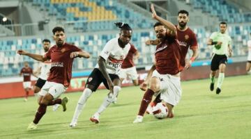 بشير التابعي: الزمالك سيفوز على سيراميكا كليوباترا بنتيجة كبيرة.. والمباراة سهلة
                                                
                                                
                                                    20/05/2026 07:30 ص
                                                
                                                
                                                    أكد بشير التابعي، نجم الزمالك ومنتخب مصر السابق، أن الفريق الأبيض ما زال يمتلك فرصة قوية للمنافسة على بطولة الدوري،