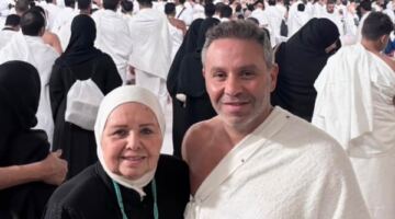 حازم امام يهنئ والدته بعيد ميلادها بصورة من الحرم
                                                
                                                
                                                    25/05/2026 08:44 م
                                                
                                                
                                                    هنأ حازم إمام، لاعب الزمالك السابق، والدته الدكتورة ماجي الحلواني، بمناسبة عيد ميلادها.