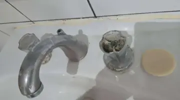 حجاج يمنيون يشتكون ”إهمالاً كبيراً” في مكة.. ويطالبون بإجراءات عاجلة