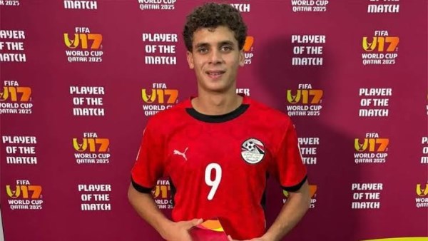 حمزة عبد الكريم يدخل التاريخ كأصغر لاعب عربي في كأس العالم
                                                
                                                
                                                    30/05/2026 11:38 ص
                                                
                                                
                                                    كشف الناقد الرياضي خالد طلعت أن اللاعب الشاب حمزة عبد الكريم يقترب من تسجيل إنجاز تاريخي غير مسبوق، قد يجعله أصغر لاعب عربي يشارك في كأس العالم منذ انطلاق البطولة عام 1930.