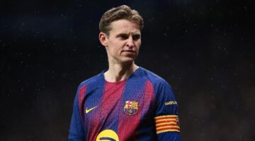 دي يونج يتحدث عن أحلام برشلونة بعد نهاية الموسم
                                                
                                                
                                                    24/05/2026 03:33 م
                                                
                                                
                                                    أكد الهولندي فرينكي دي يونج، لاعب وسط برشلونة، أن الفريق لا يشعر بالاكتفاء بعد التتويج بلقبي الدوري الإسباني وكأس السوبر هذا الموسم، مشددًا على أن طموحات النادي أكبر خلال المرحلة المقبلة.