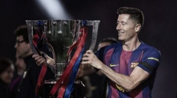 رسميا.. ليفاندوفسكي يعلن رحيله من برشلونة ورسالة مؤثرة من فليك
                                                
                                                
                                                    16/05/2026 03:49 م
                                                
                                                
                                                    أعلن البولندي روبرت ليفاندوفسكي مهاجم فريق برشلونة الإسباني رحيله