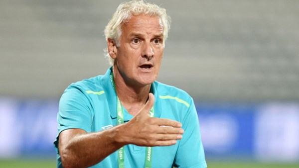 زلزال فني في كوراساو.. استقالة مفاجئة للمدرب فريد روتن قبل المونديال بشهر
                                                
                                                
                                                    12/05/2026 11:53 ص
                                                
                                                
                                                    في تطور مفاجئ قبل انطلاق كأس العالم 2026 بشهر واحد، أعلن الاتحاد الكوراساوي لكرة القدم استقالة