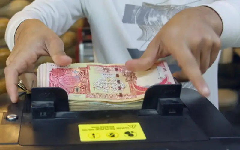 سعر الدولار مقابل الدينار العراقي اليوم الجمعة 15/5/2026.. هبوط بالسوق السوداء